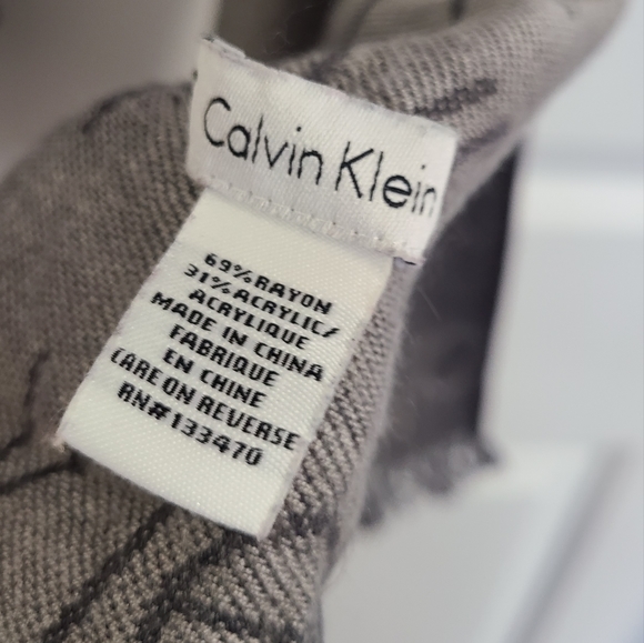calvin klein scarf - Picture 3 of 3